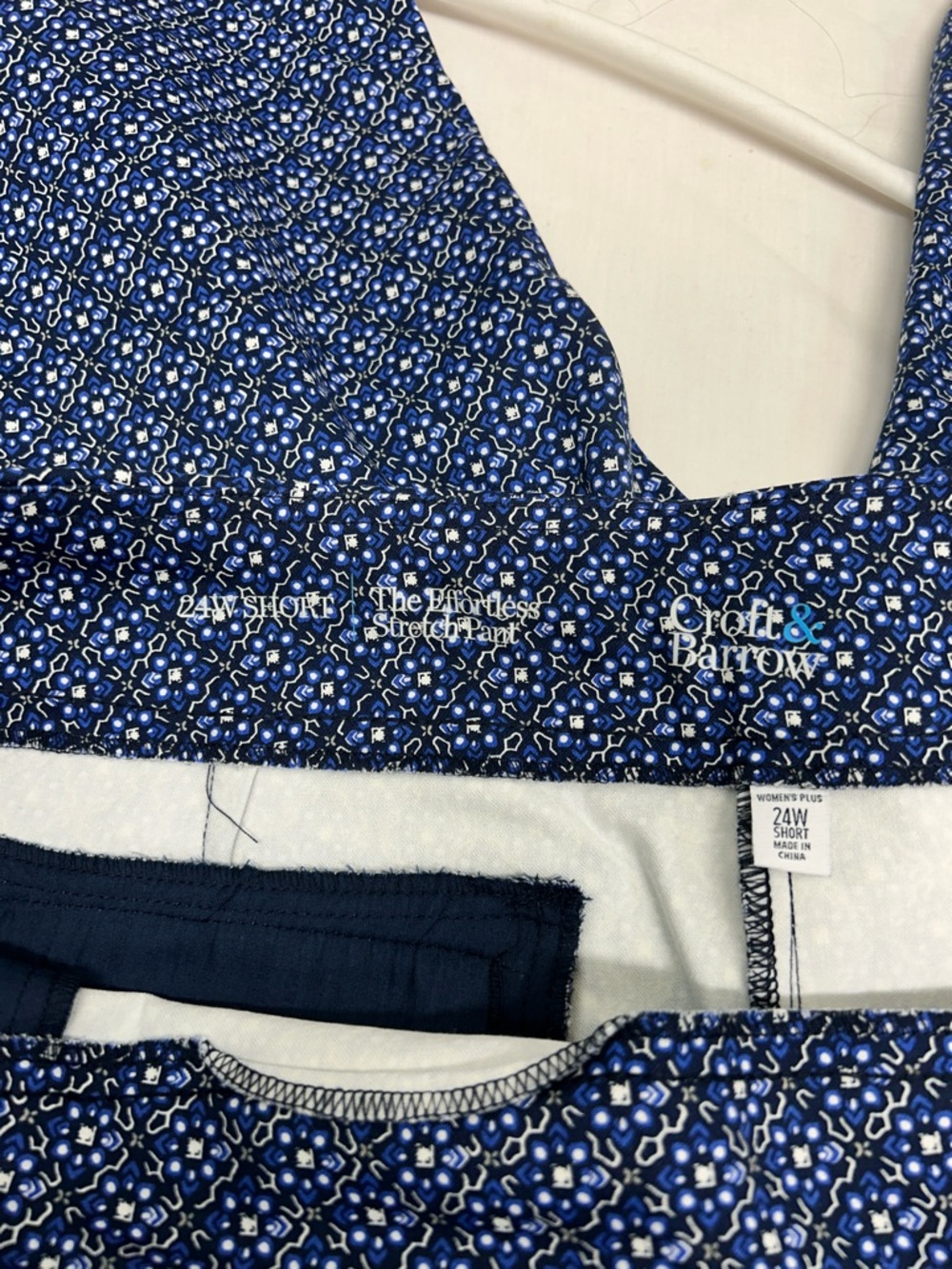 croft & barrow Blue & White Tile Patterned Straight Leg Pants Size 24W Short - Picture 8 of 12